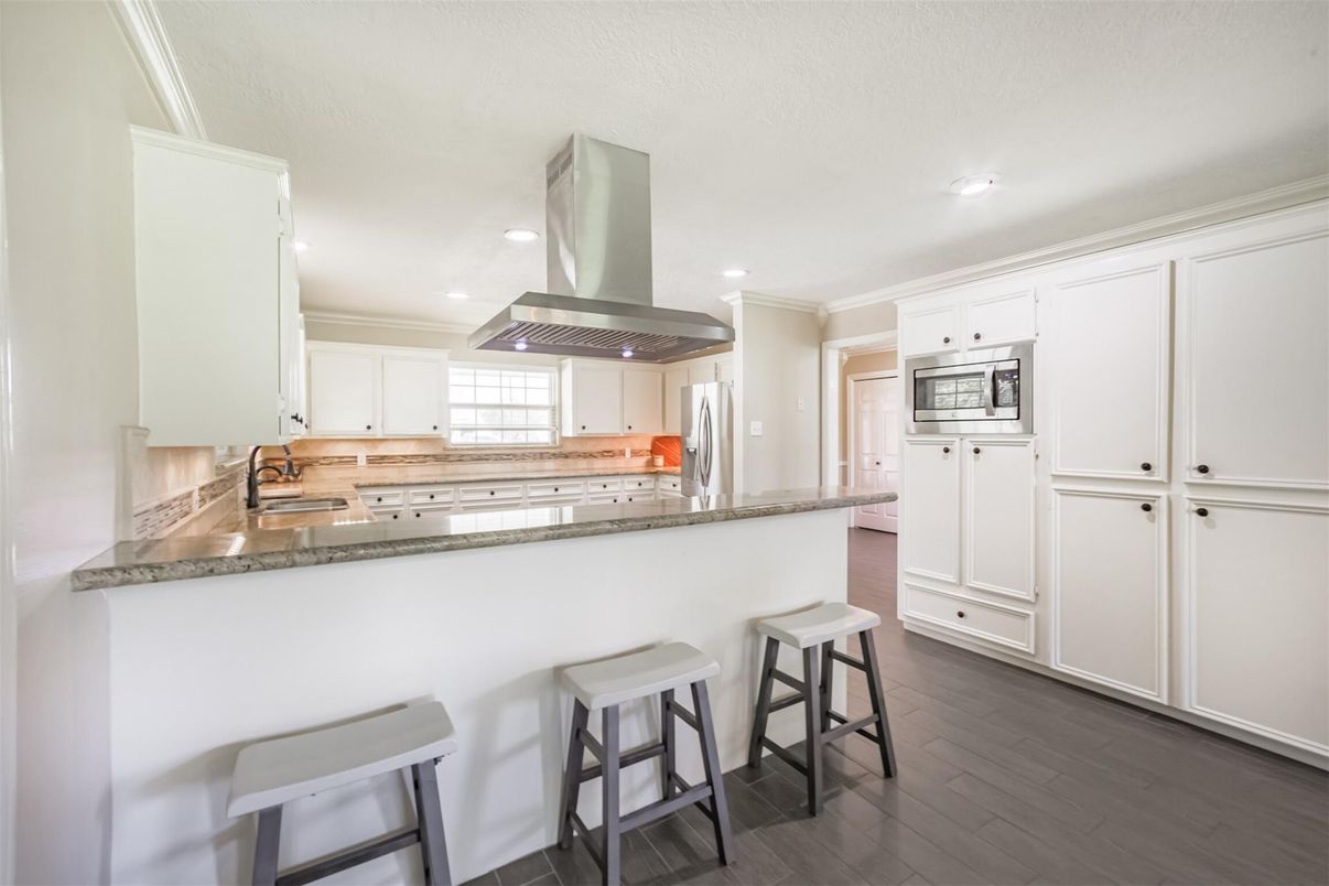 Interior, Kitchen, Recessed Lighting, Wood Texture Flooring