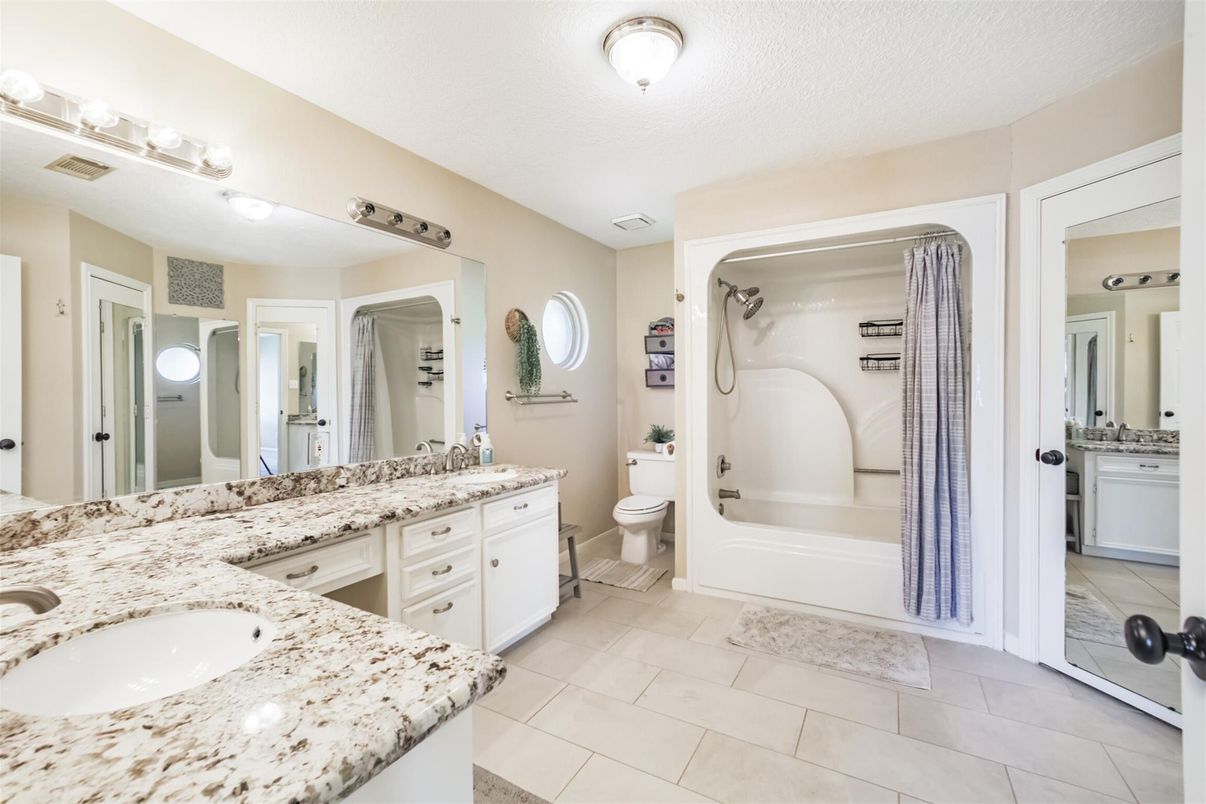 Bathroom, Dual Sink Vanities, Interior
