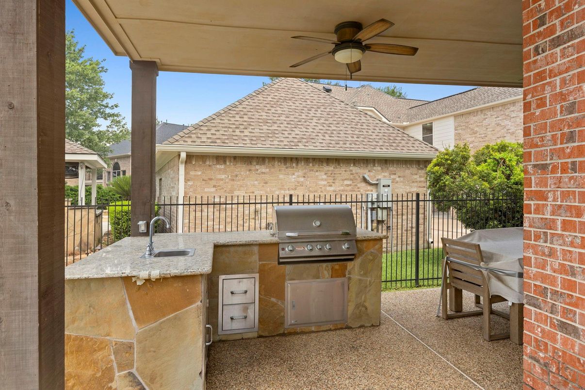Exterior, Outdoor Kitchen