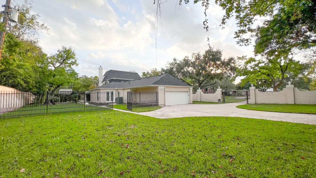 Backyard, Detached Garage, Exterior