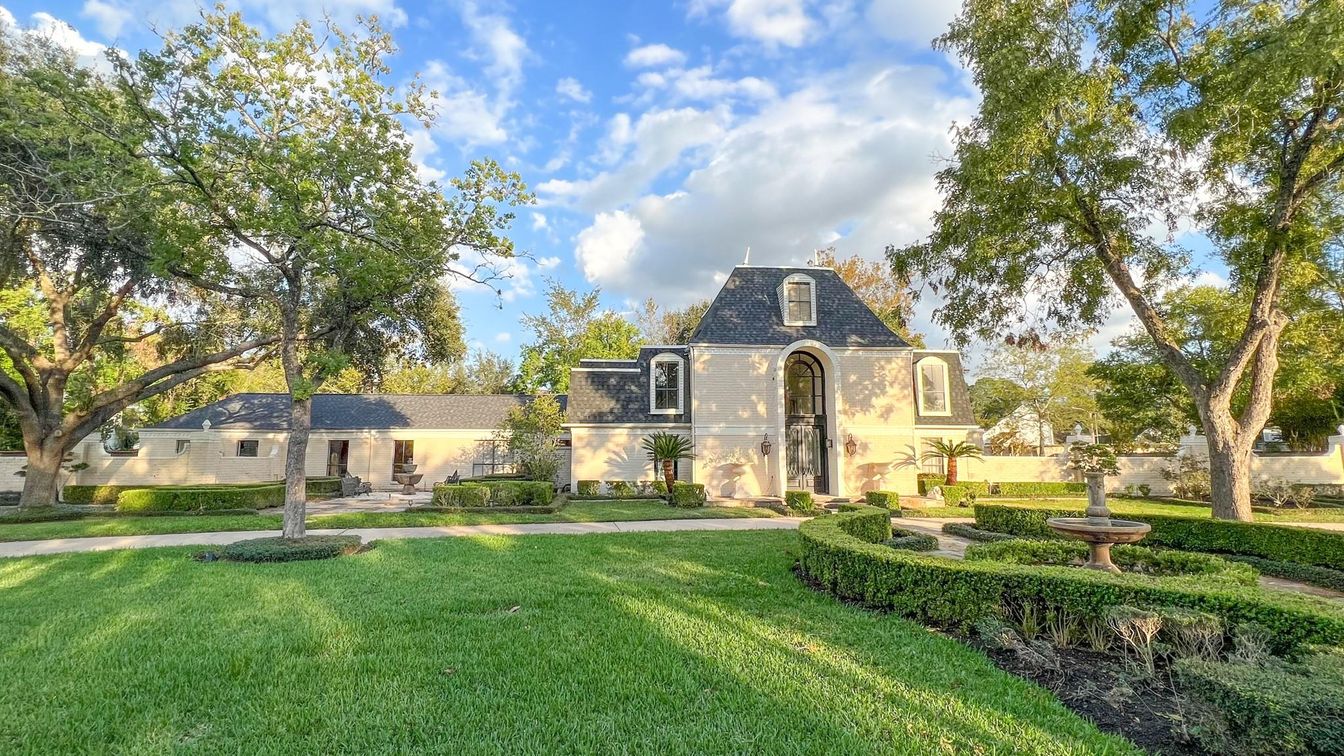 Backyard, Exterior, Facade, French Provincial