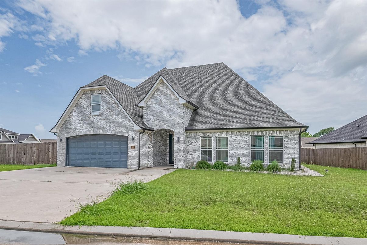 Attached, Exterior, Facade, French Provincial