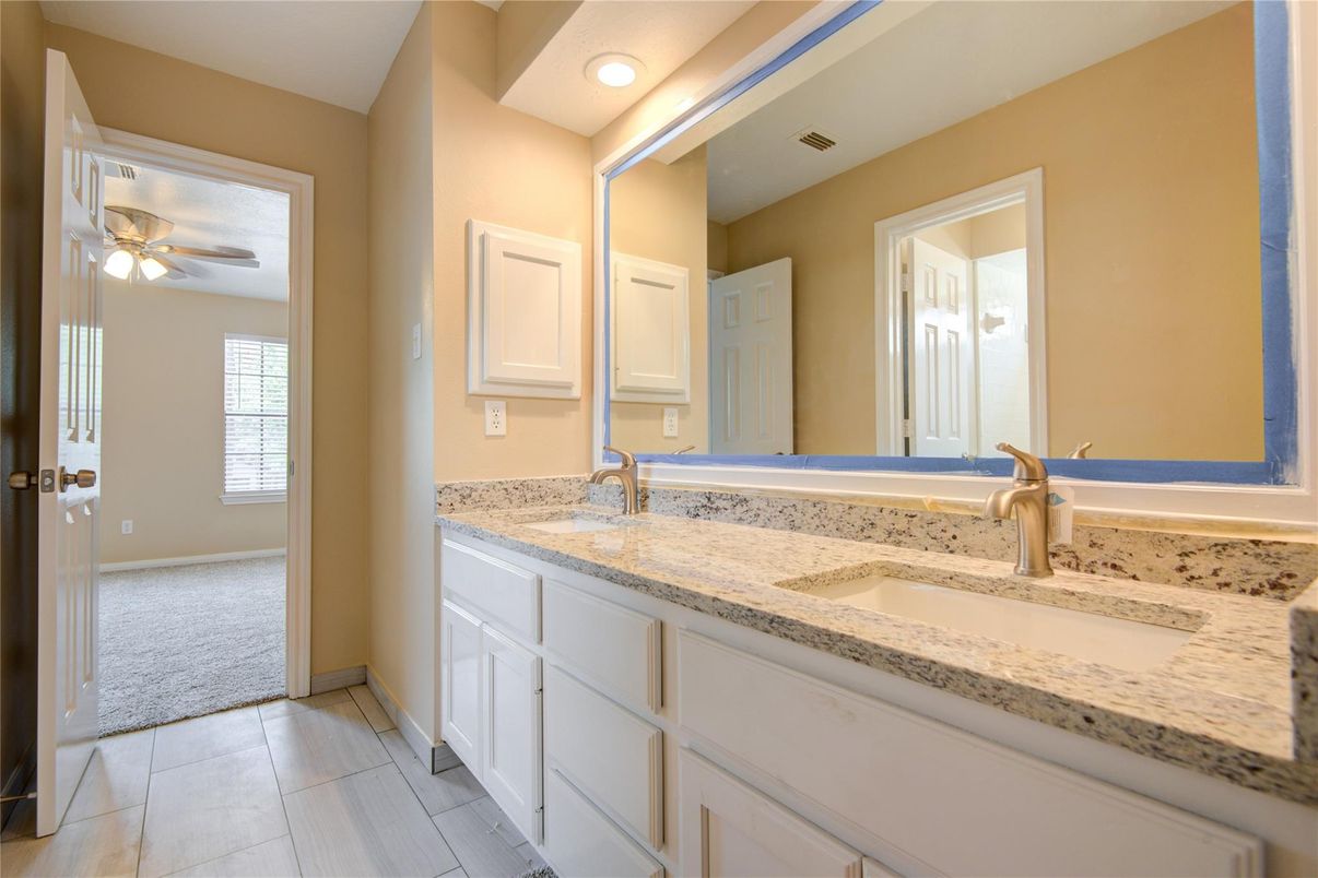 Bathroom, Dual Sink Vanities, Interior, Recessed Lighting