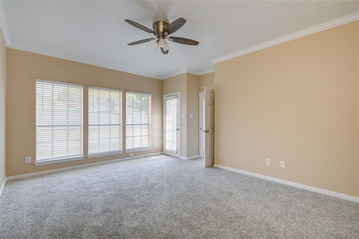 Empty room, Interior