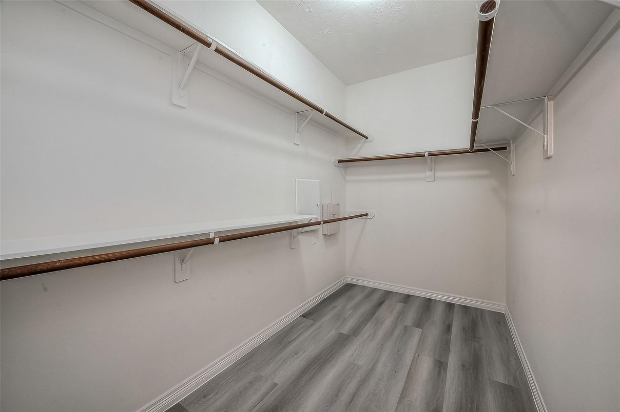 Interior, Walk-in Closets, Wood Texture Flooring