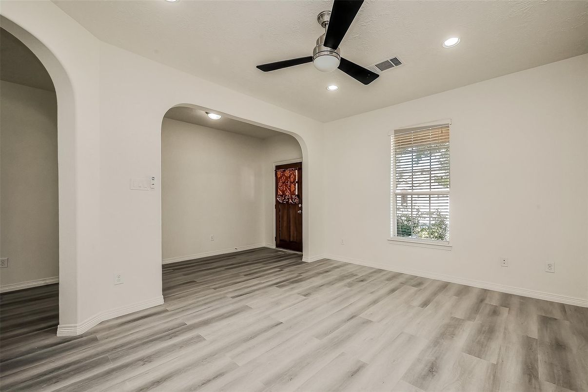 Empty room, Interior, Recessed Lighting, Wood Texture Flooring