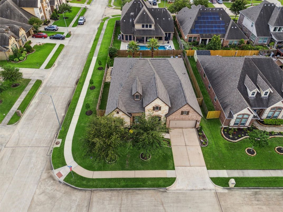 Exterior, Drone
