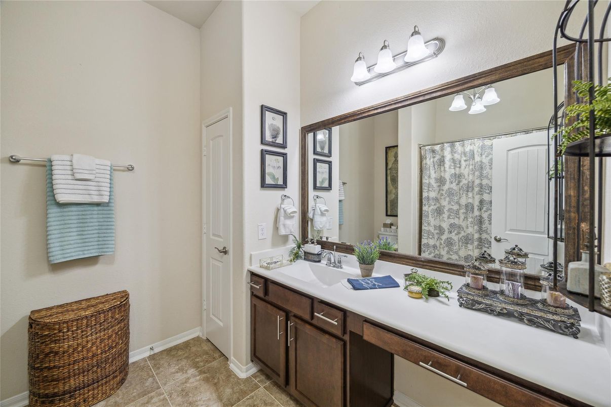 Bathroom, Dual Sink Vanities, Interior
