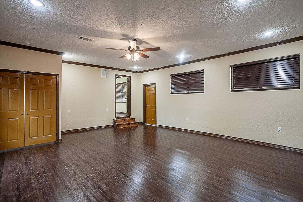 Empty room, Interior, Recessed Lighting, Wood Texture Flooring