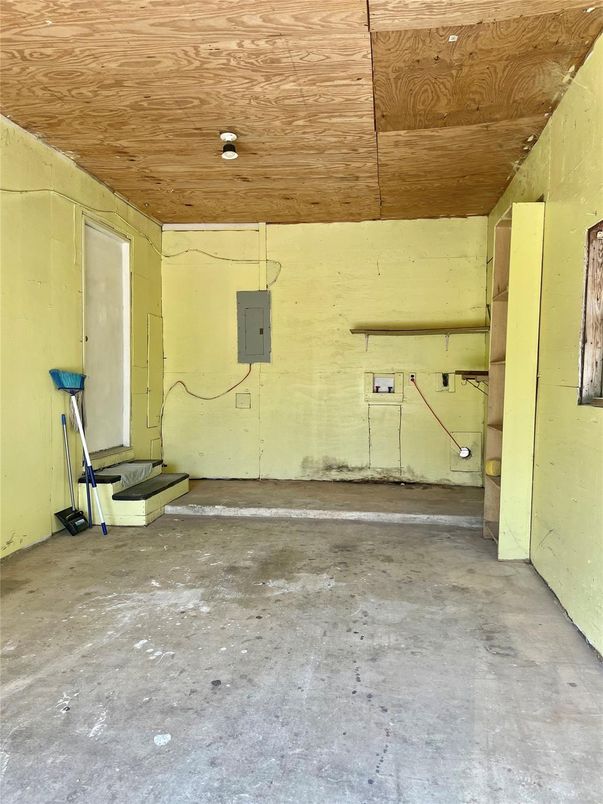 Empty room, Interior, Wooden Ceilings