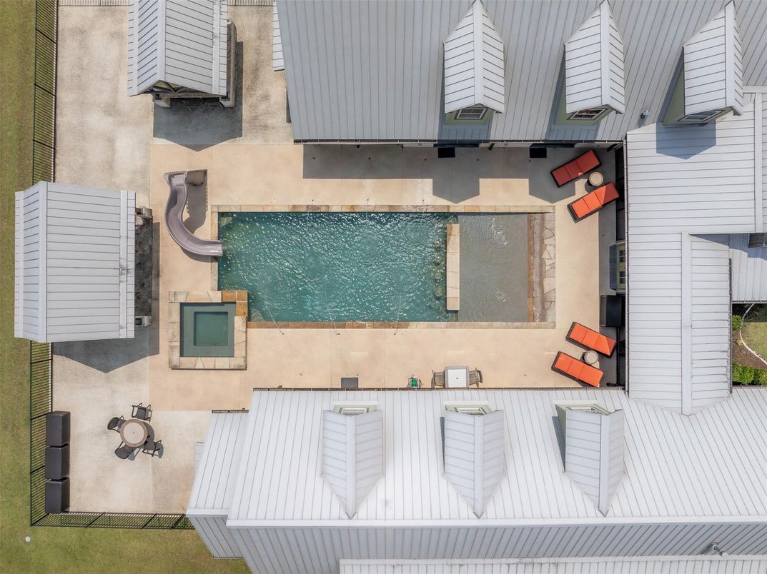 Exterior, Drone