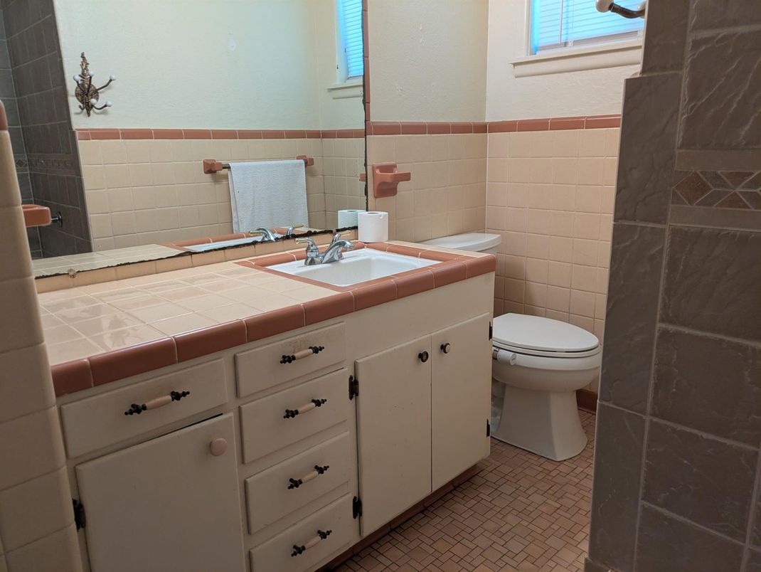 Bathroom, Interior, Tile Countertops