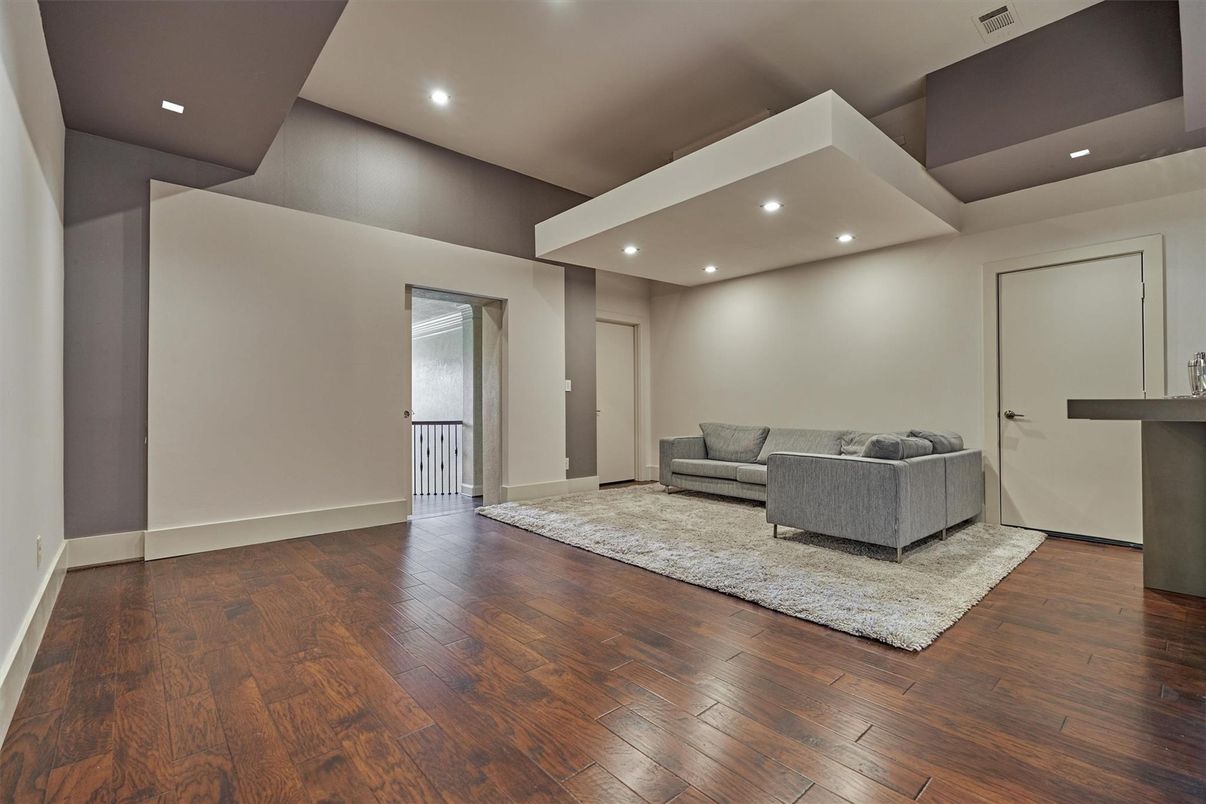 Interior, Recessed Lighting, Wood Texture Flooring