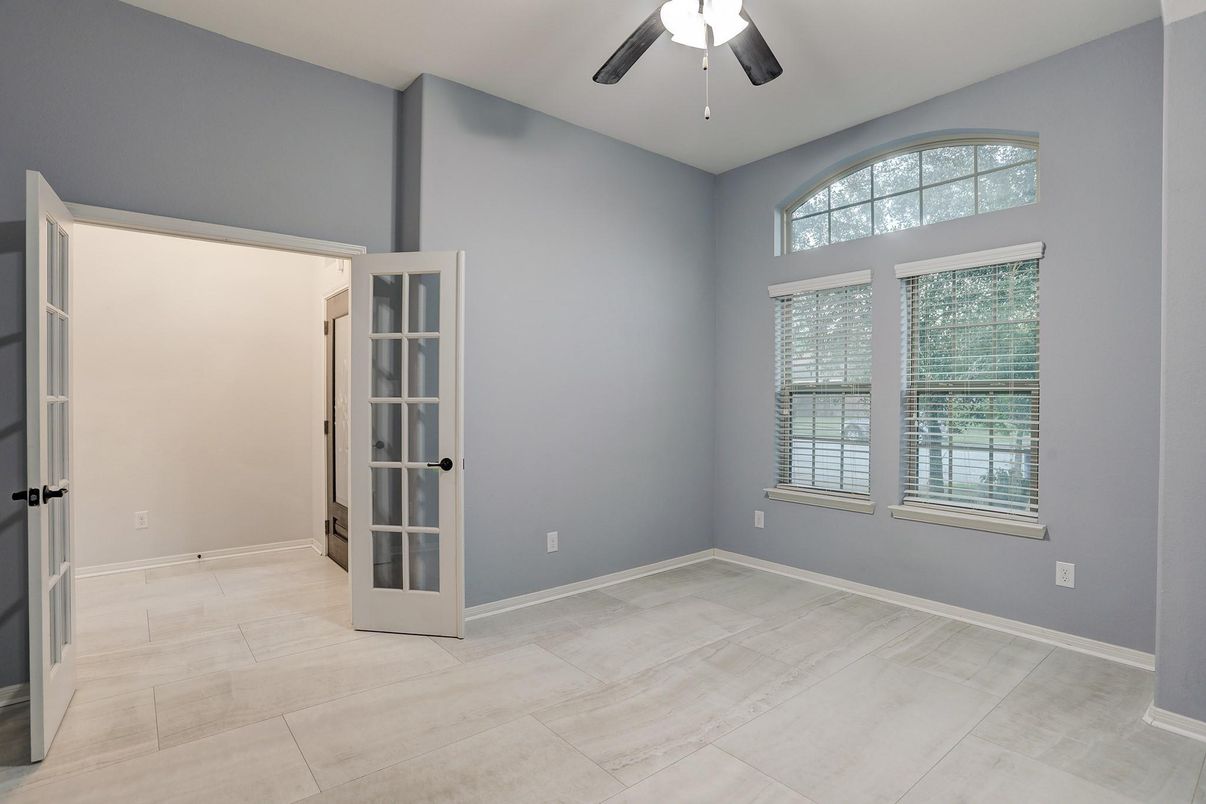 Empty room, Interior
