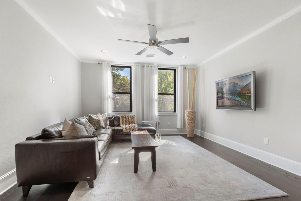 Interior, Living room, Recessed Lighting, Wood Texture Flooring