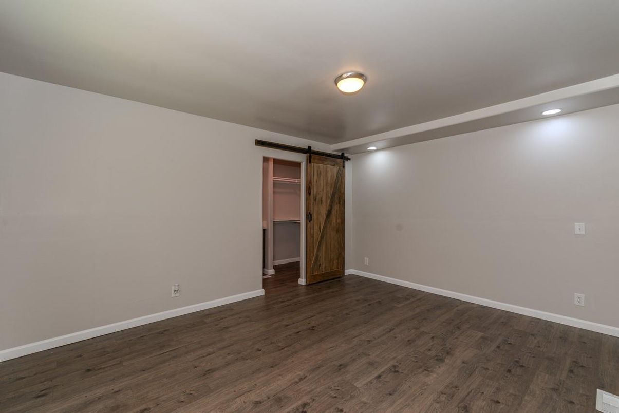 Empty room, Interior, Recessed Lighting, Wood Texture Flooring