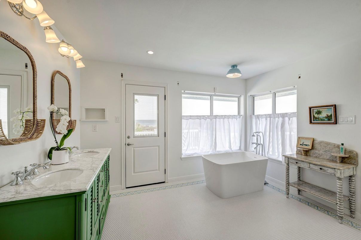 Bathroom, Dual Sink Vanities, Free Standing Baths, Interior, Recessed Lighting