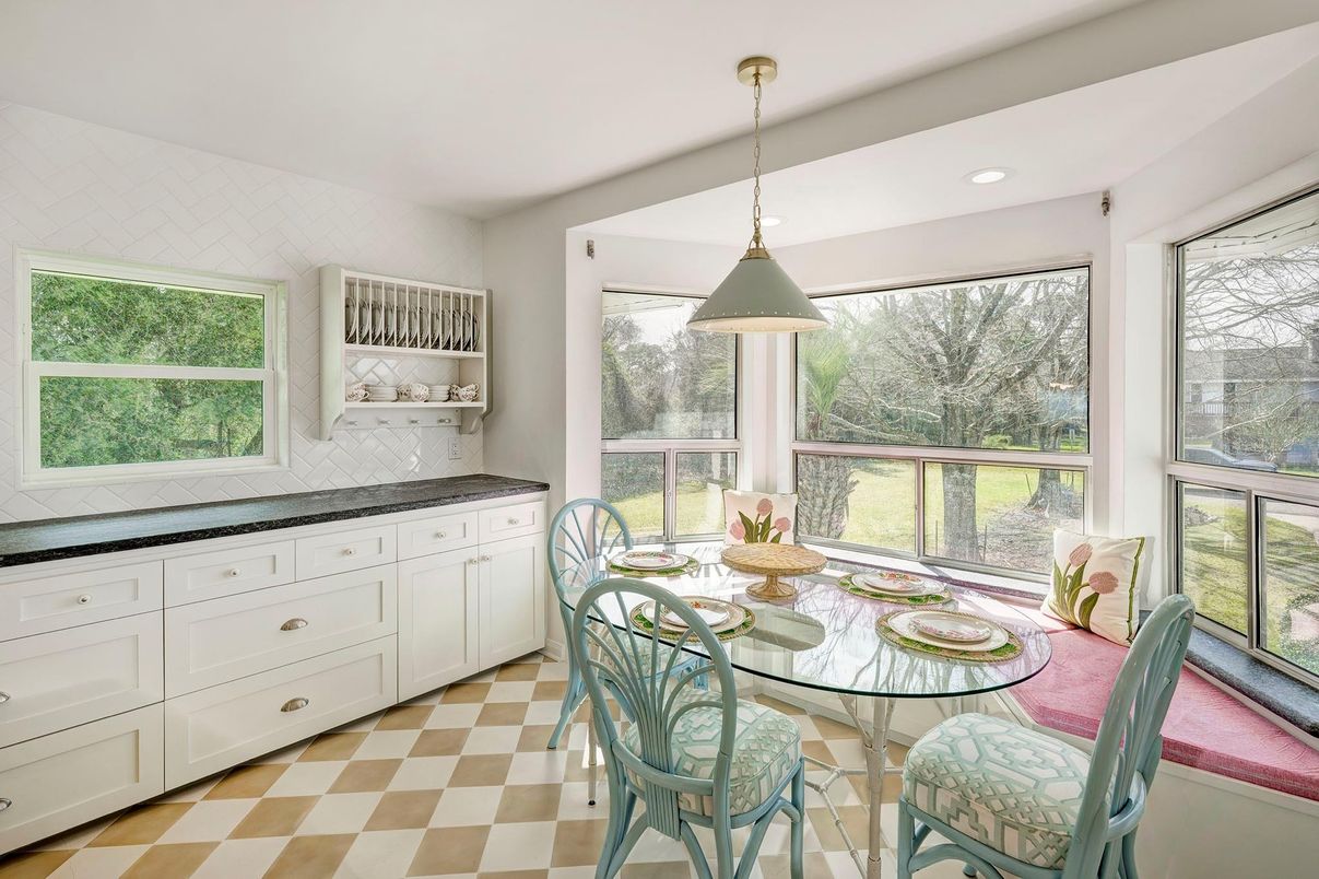 Dining room, Interior, Pendant Lights, Recessed Lighting