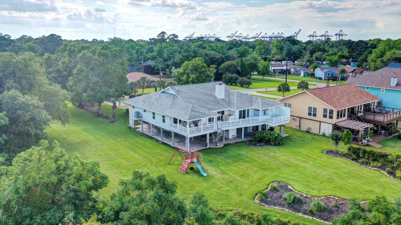 Exterior, Drone