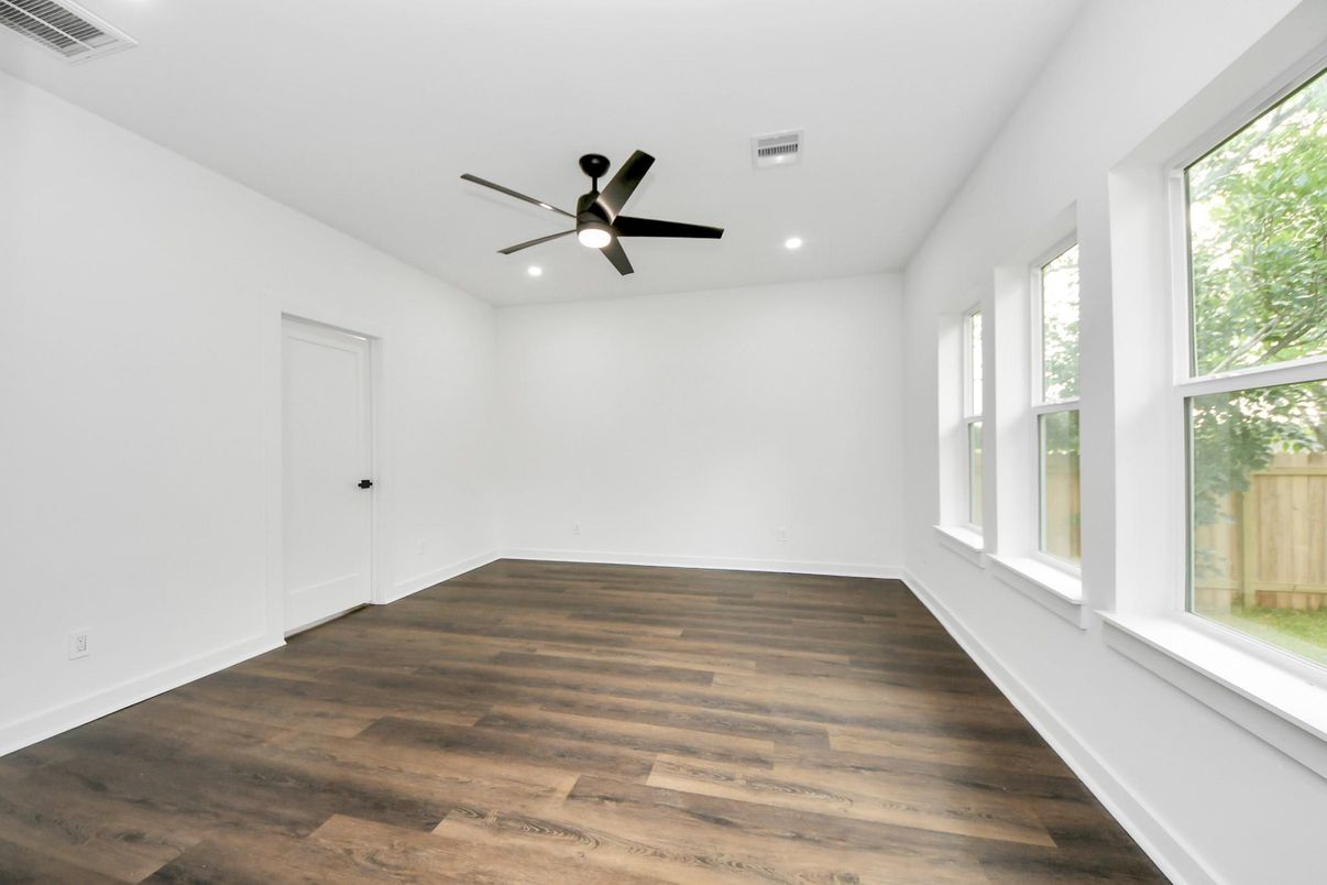 Empty room, Interior, Recessed Lighting, Wood Texture Flooring