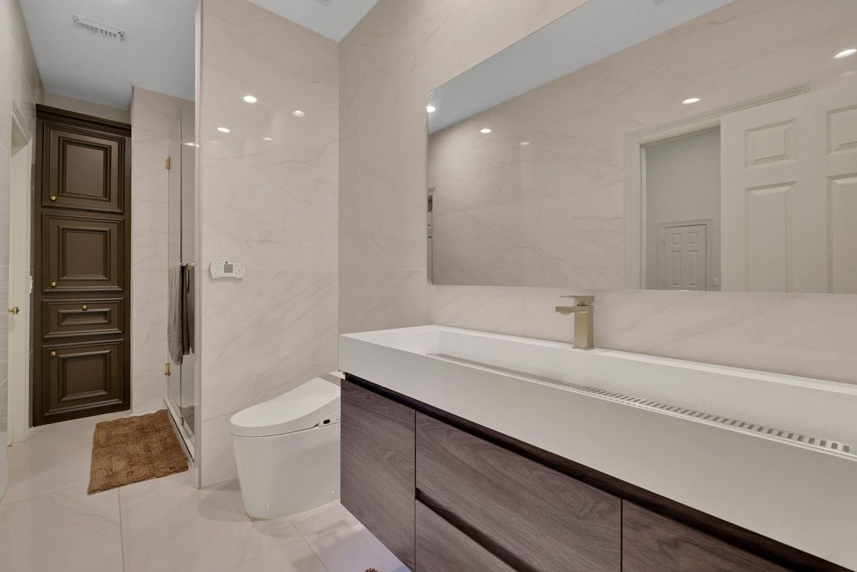 Bathroom, Interior, Marble Walls, Recessed Lighting