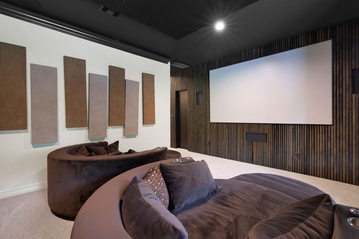 Interior, Projection Screen, Recessed Lighting, Theatre Room