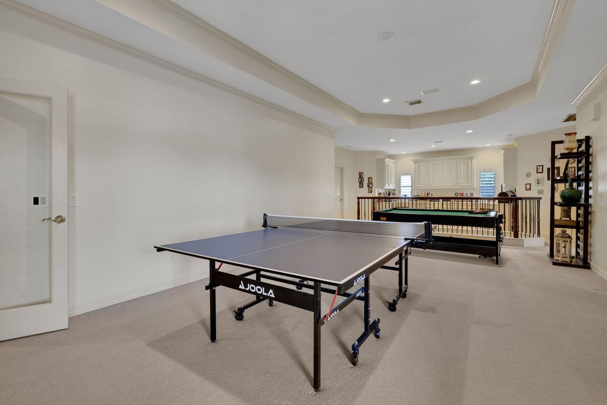Game Room, Interior, Recessed Lighting