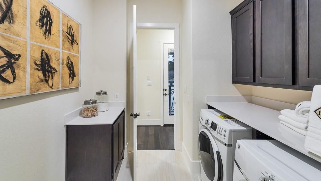 Interior, Washer, Wood Texture Flooring