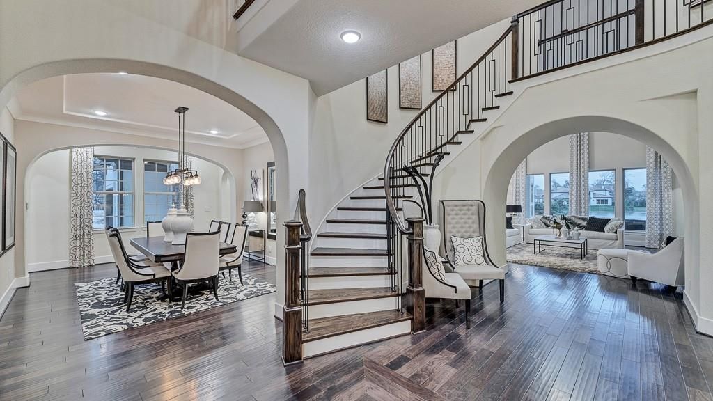 Chandelier, Dining room, Interior, Living room, Recessed Lighting, Water, Wood Texture Flooring