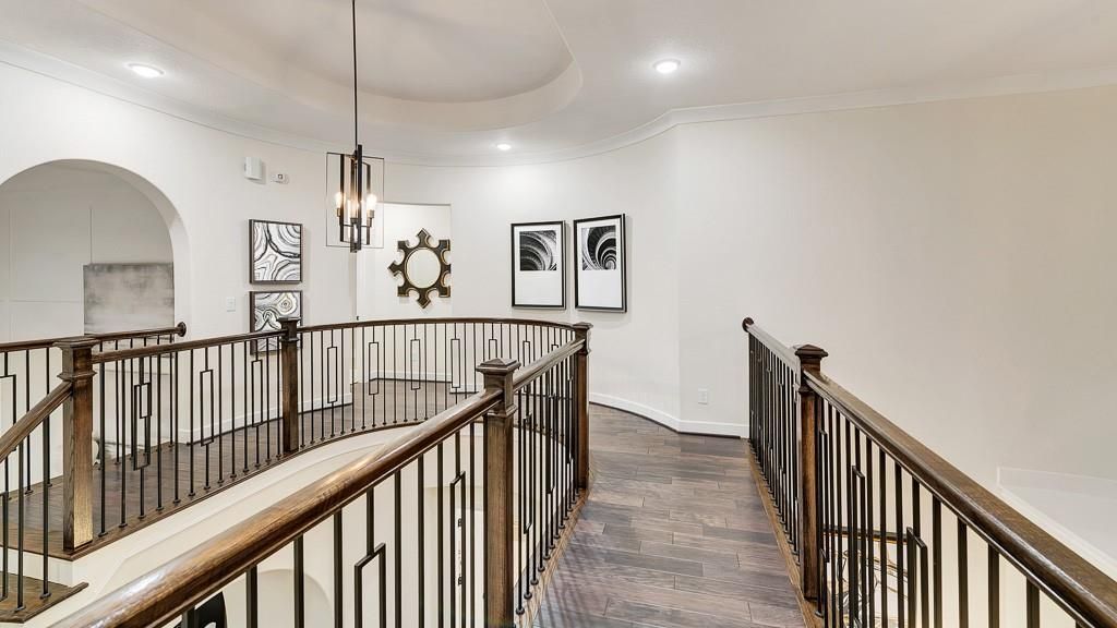 Interior, Pendant Lights, Recessed Lighting, Wood Texture Flooring