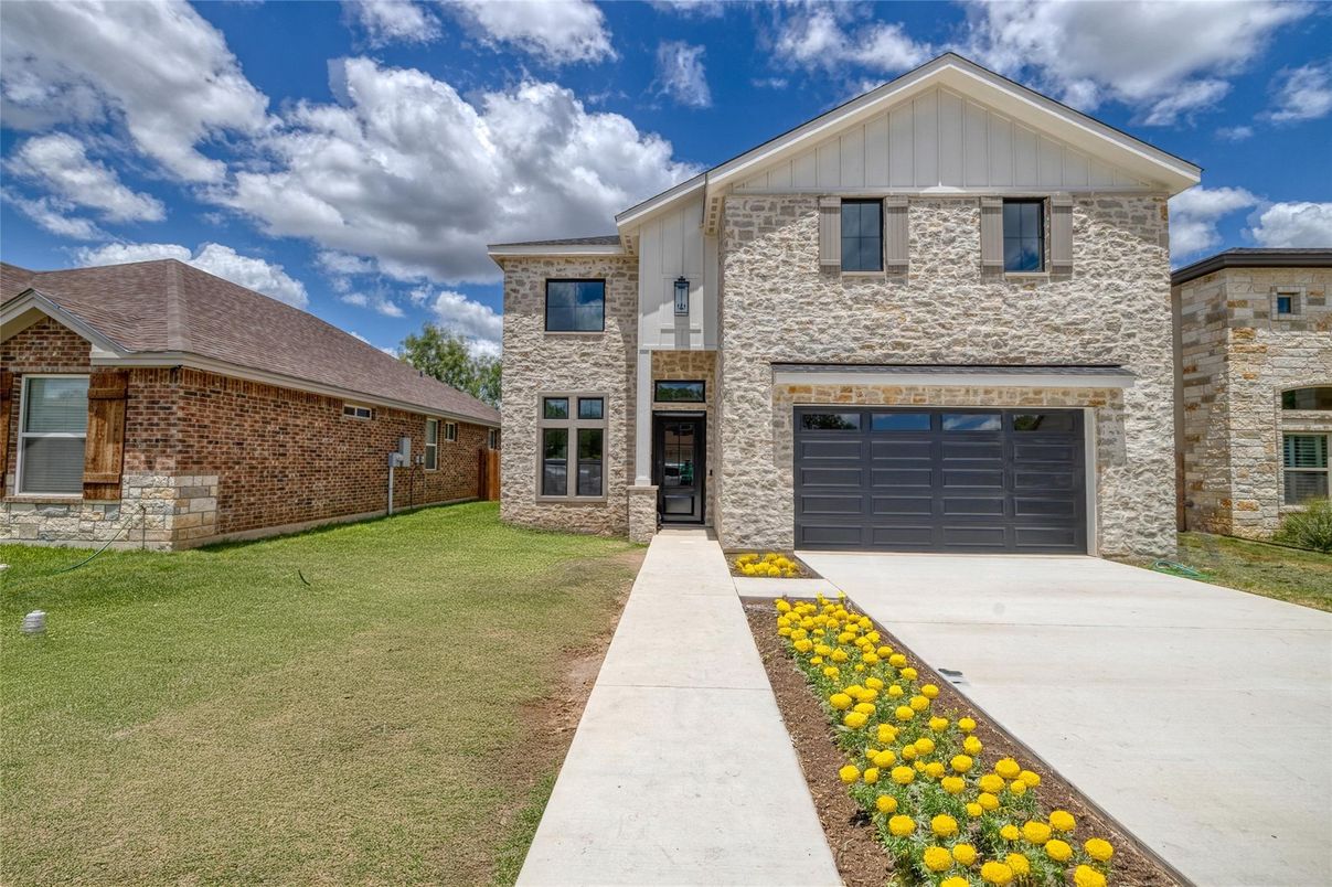 Attached, Exterior, Facade, Brick Traditional