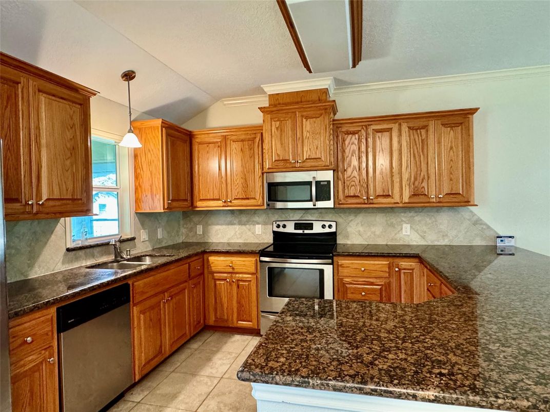 Interior, Kitchen, Pendant Lights, Stainless Steel Appliances
