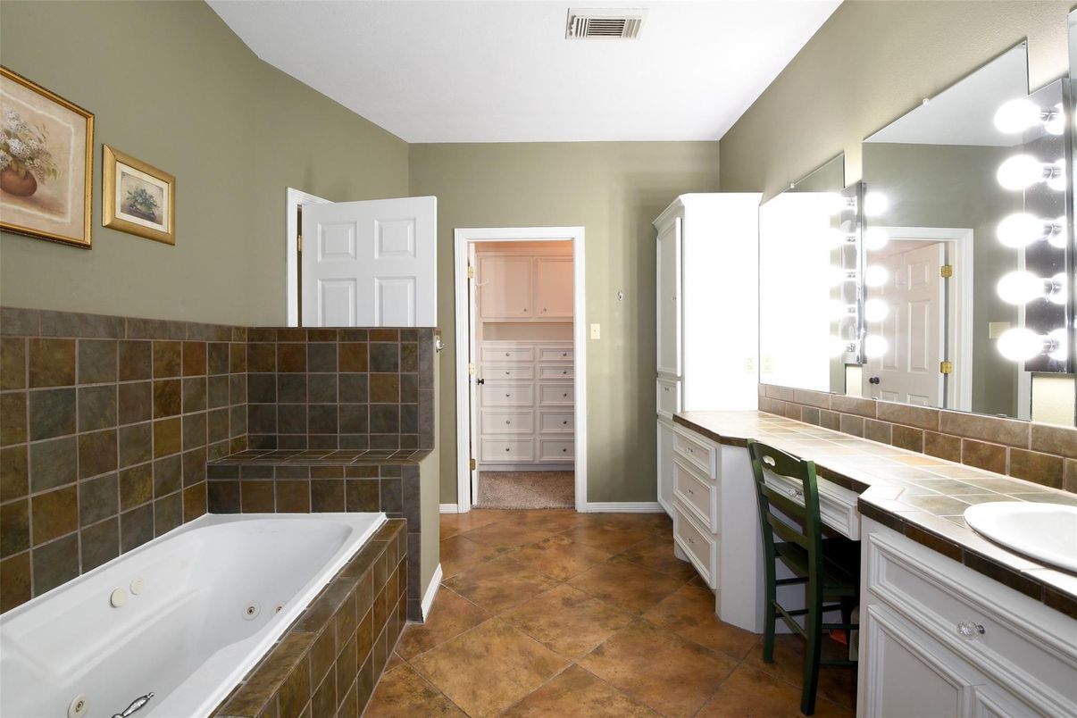 Bathroom, Interior, Tile Countertops