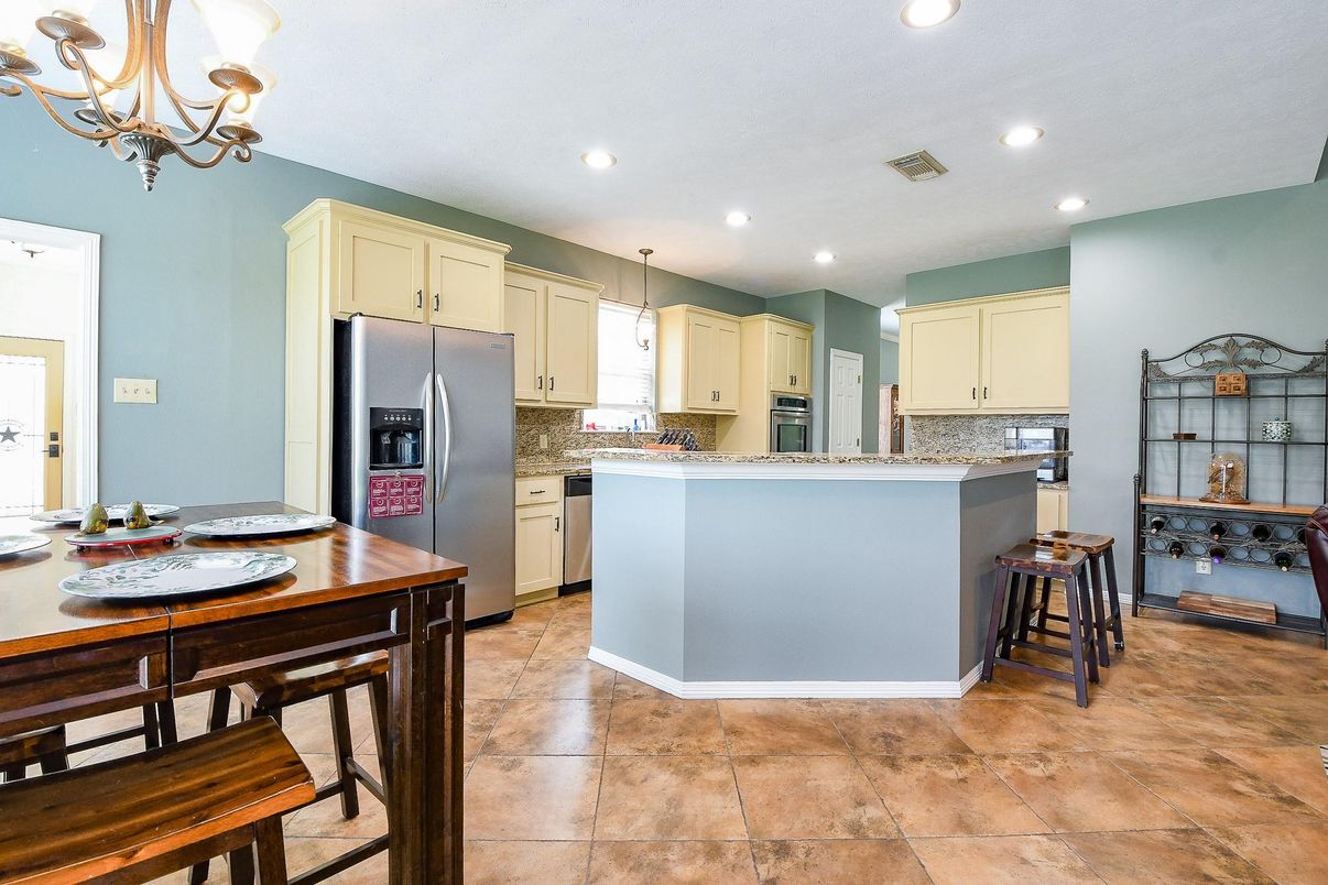 Chandelier, Dining room, Interior, Kitchen, Recessed Lighting