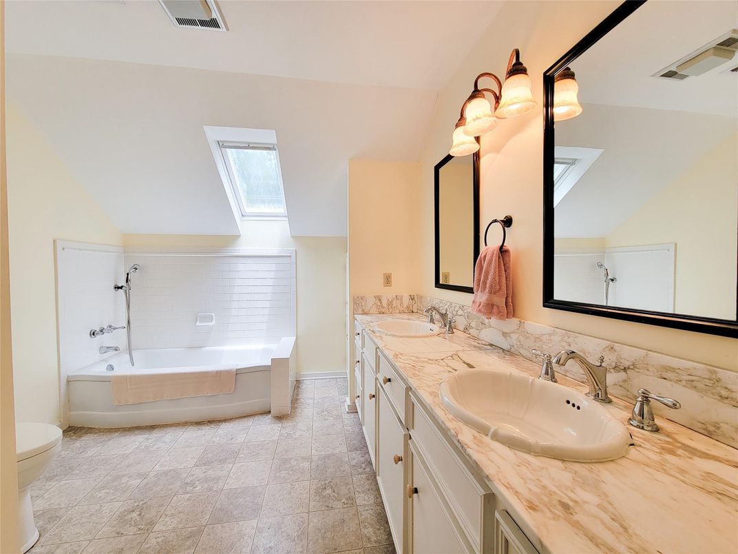 Bathroom, Dual Sink Vanities, Interior