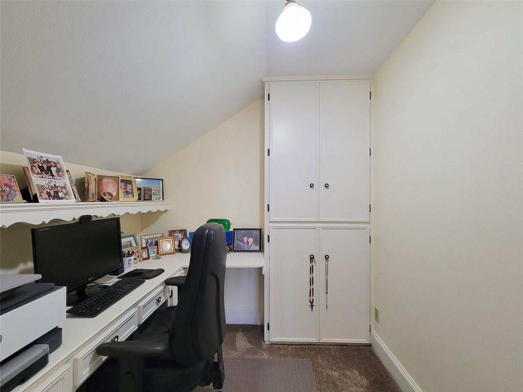 Home Office, Interior