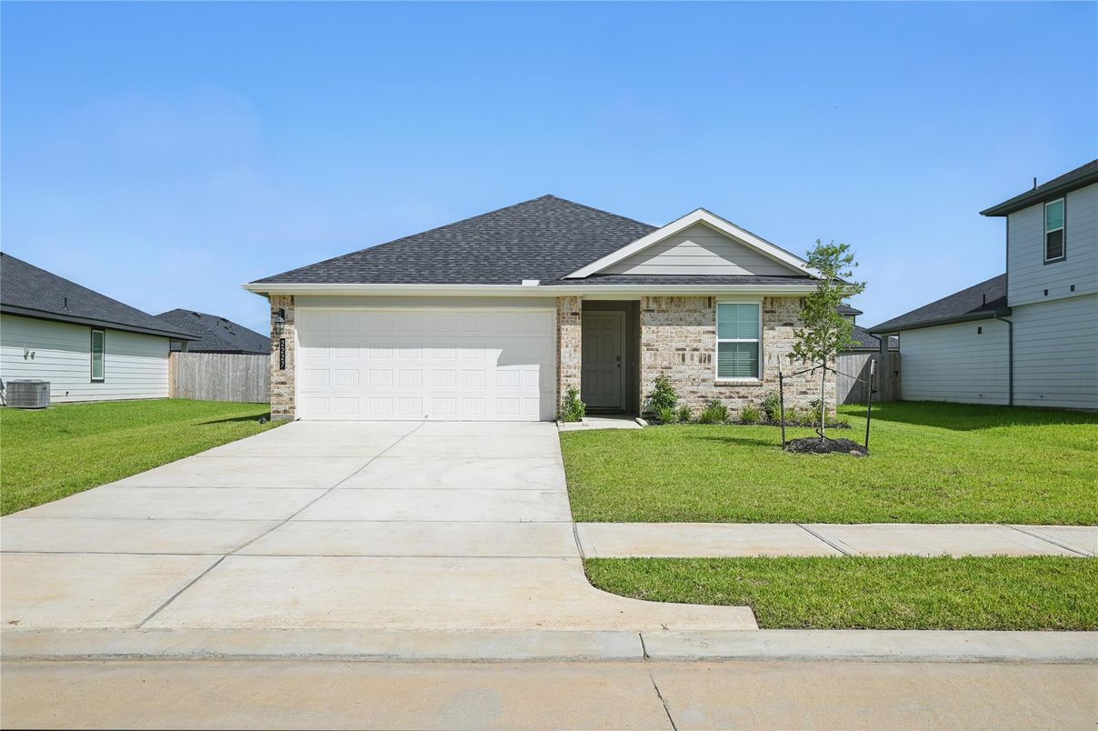 Attached, Exterior, Facade, Brick Facade, Ranch