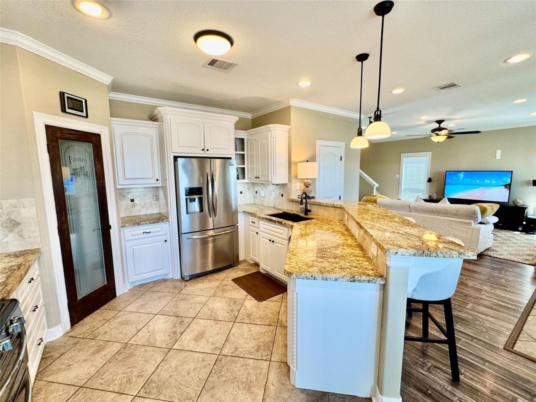 Interior, Kitchen, Pendant Lights, Recessed Lighting, Stainless Steel Appliances
