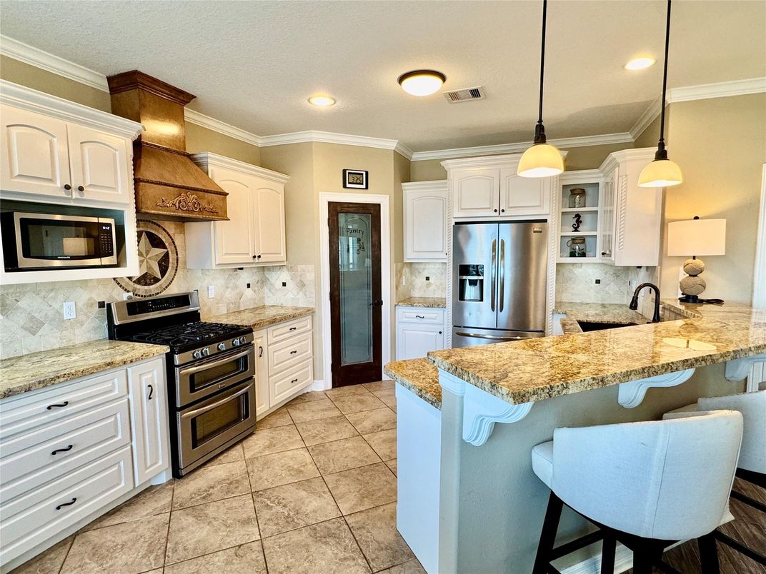 Interior, Kitchen, Pendant Lights, Recessed Lighting, Stainless Steel Appliances