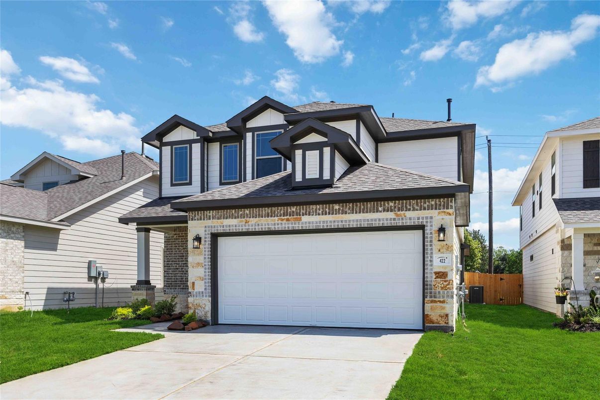 Attached, Exterior, Facade, American Craftsman