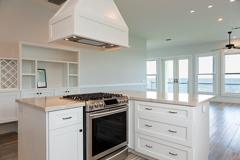 Interior, Kitchen, Recessed Lighting, Water, Wood Texture Flooring
