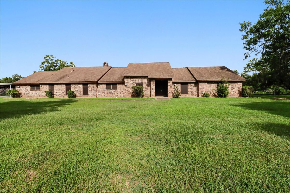 Backyard, Exterior, Facade, Brick Facade, Cape Cod