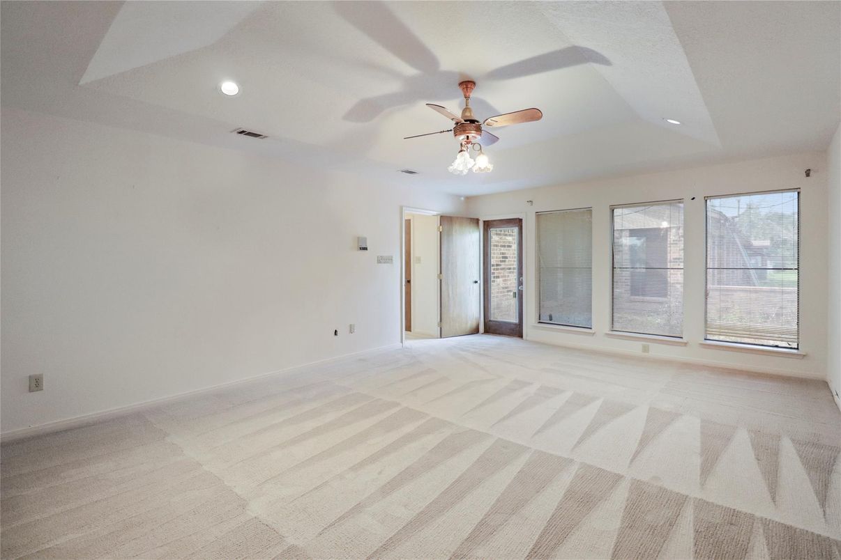Empty room, Interior, Recessed Lighting