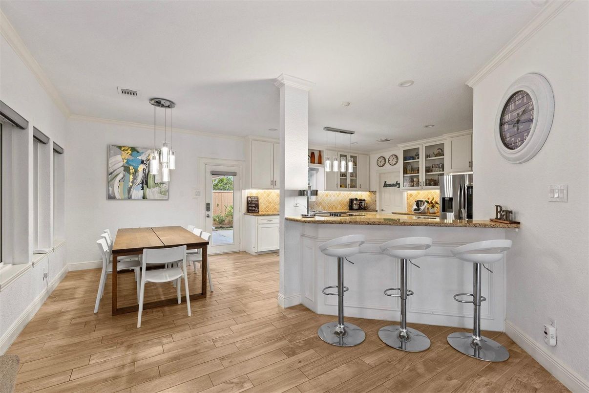 Dining room, Interior, Kitchen, Pendant Lights, Recessed Lighting, Wood Texture Flooring