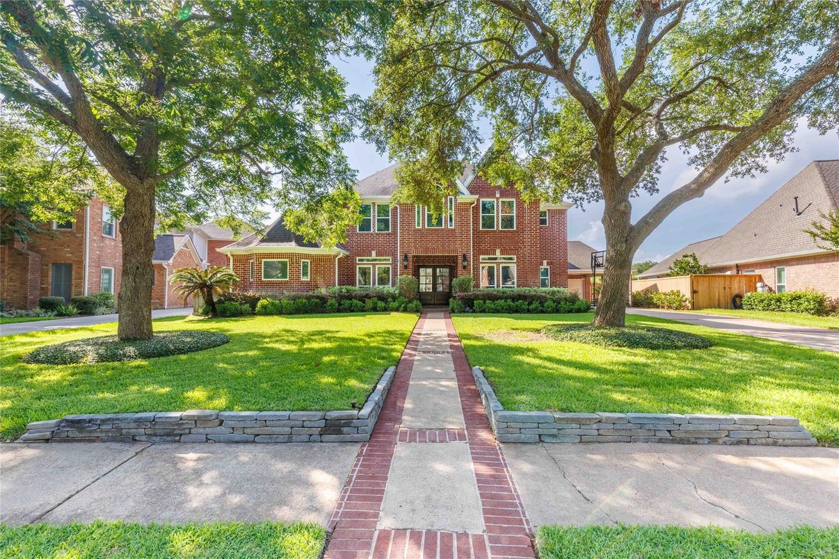 Backyard, Exterior, Facade, Brick Facade, Georgian