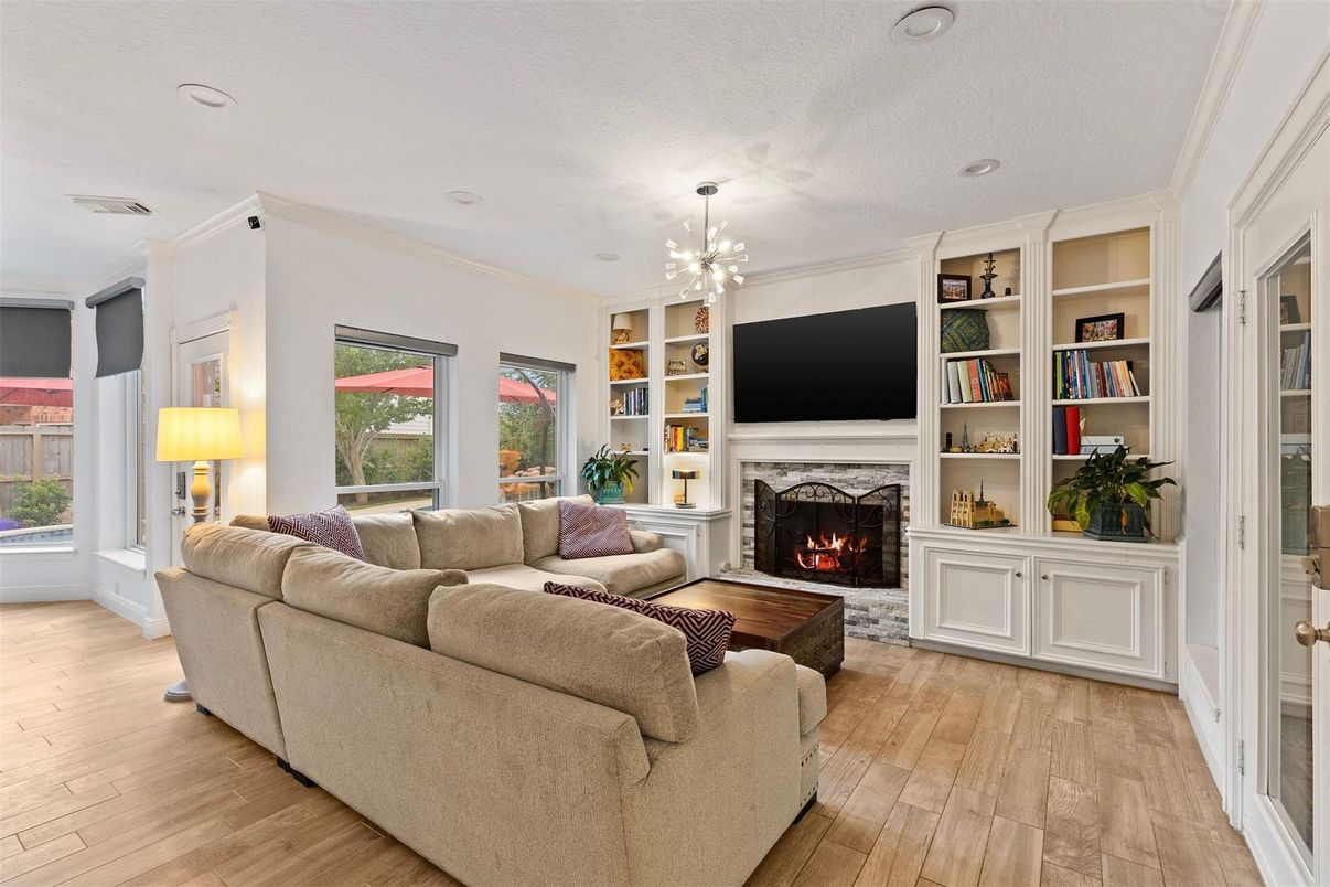 Fireplace, Interior, Living room, Pendant Lights, Recessed Lighting, Wood Texture Flooring