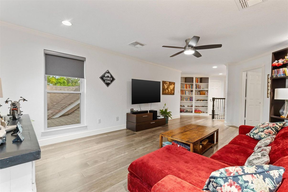 Interior, Living room, Recessed Lighting, Wood Texture Flooring