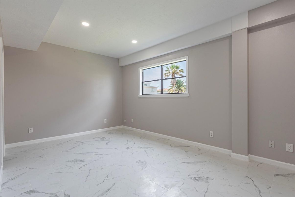 Empty room, Interior, Marble, Recessed Lighting