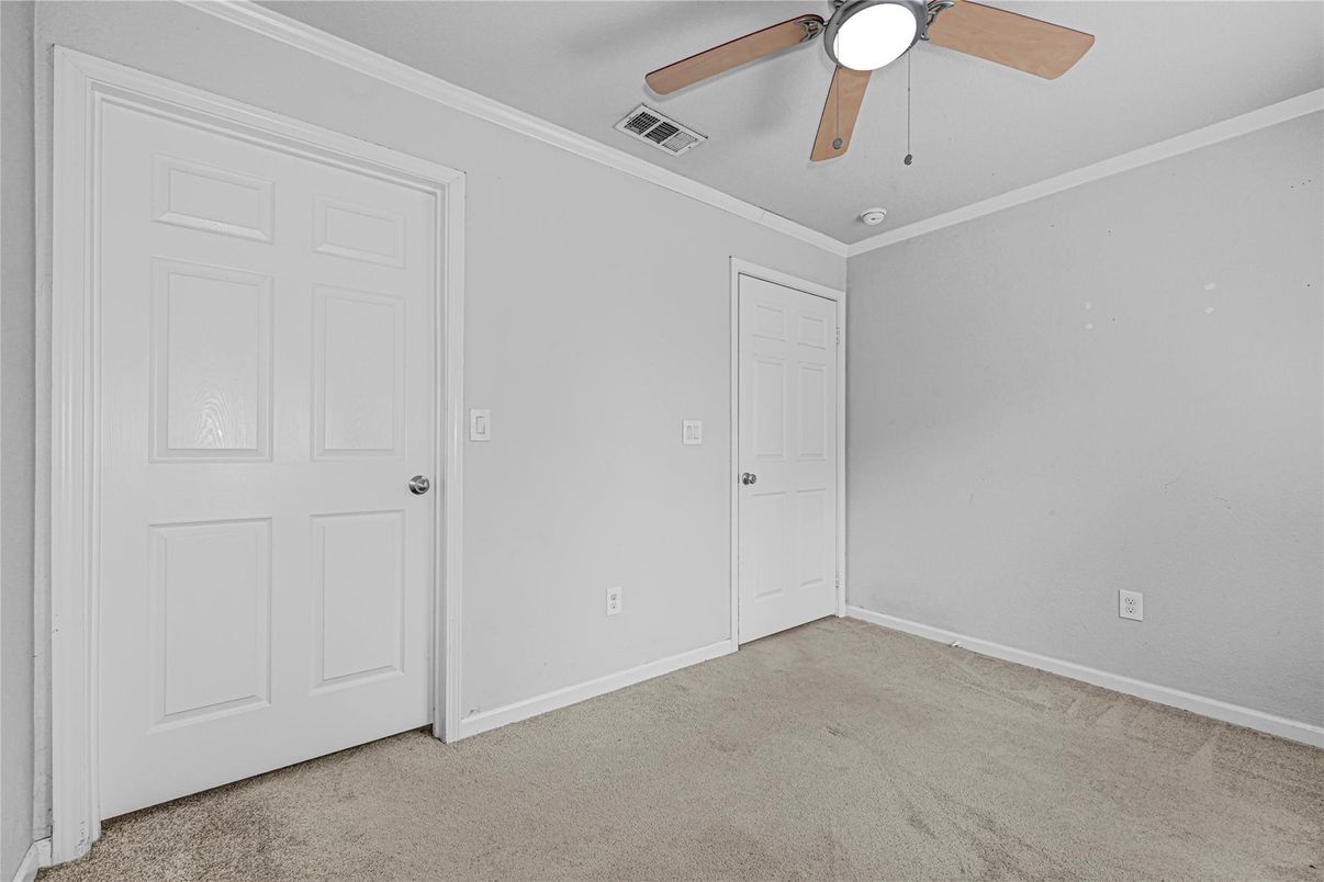 Empty room, Interior