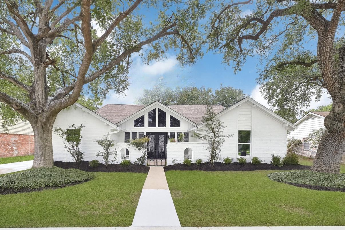 Exterior, Facade, Farmhouse
